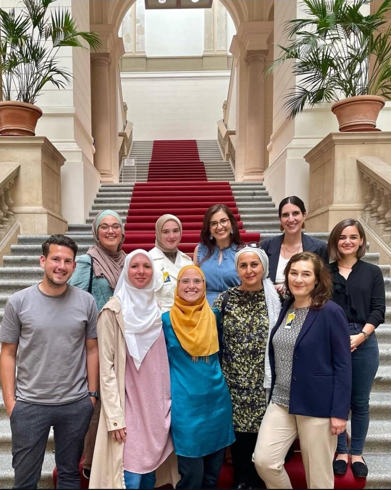 Expert:innengespräche zum Neutralitätsgesetz